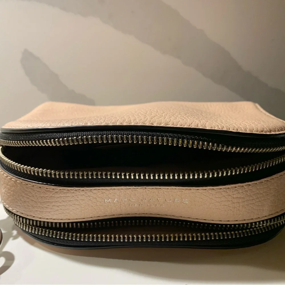 Marc Jacobs crossbody bag 😊 - Picture 7 of 8